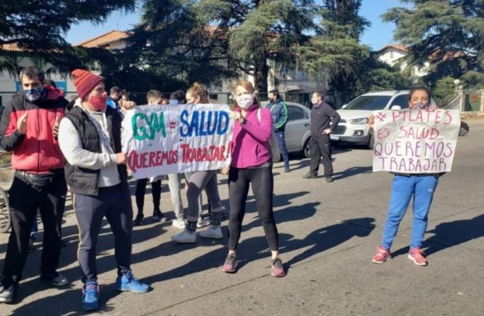 Dueños de gimnasios de Córdoba marcharon para que los habiliten a trabajar