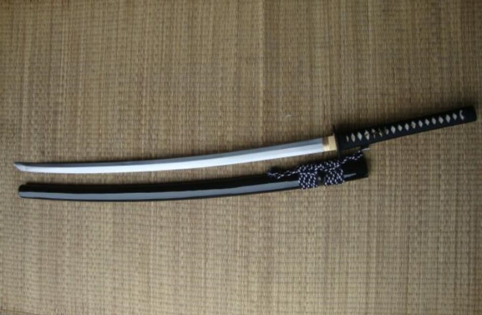 Detienen a un menor de edad armado con un peligroso sable japonés