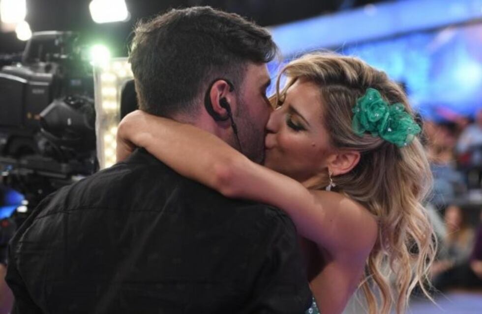 El beso de Macarena Rinaldi con Federico Hoppe
