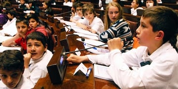 Alumnos en el Parlamento