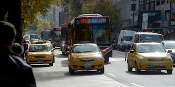 Desvíos en líneas de colectivo por obras en Paso de los Andes\u002E