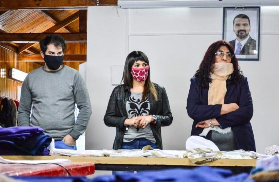 Delantales y cofias confeccionados por Talleristas de Centros Comunitarios