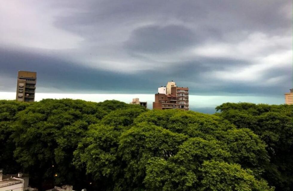 Oscureció en Paraná y rige un alerta meteorológico