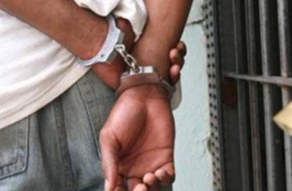 Un prófugo se había escondido entre dos colchones y lo encontraron