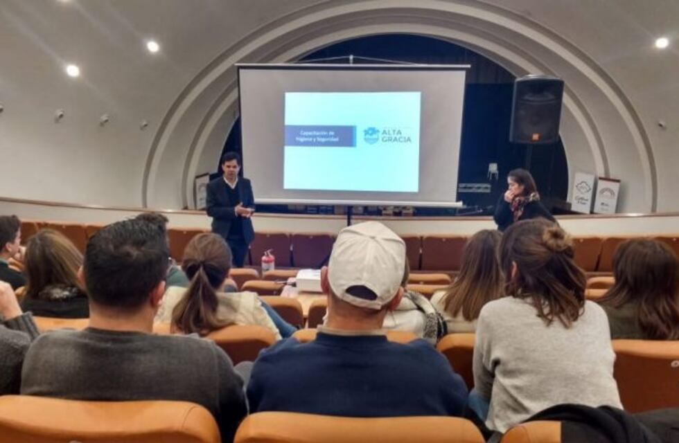 El equipo del Monumental Sierras asistió al Plan de Capacitación en Seguridad e Higiene