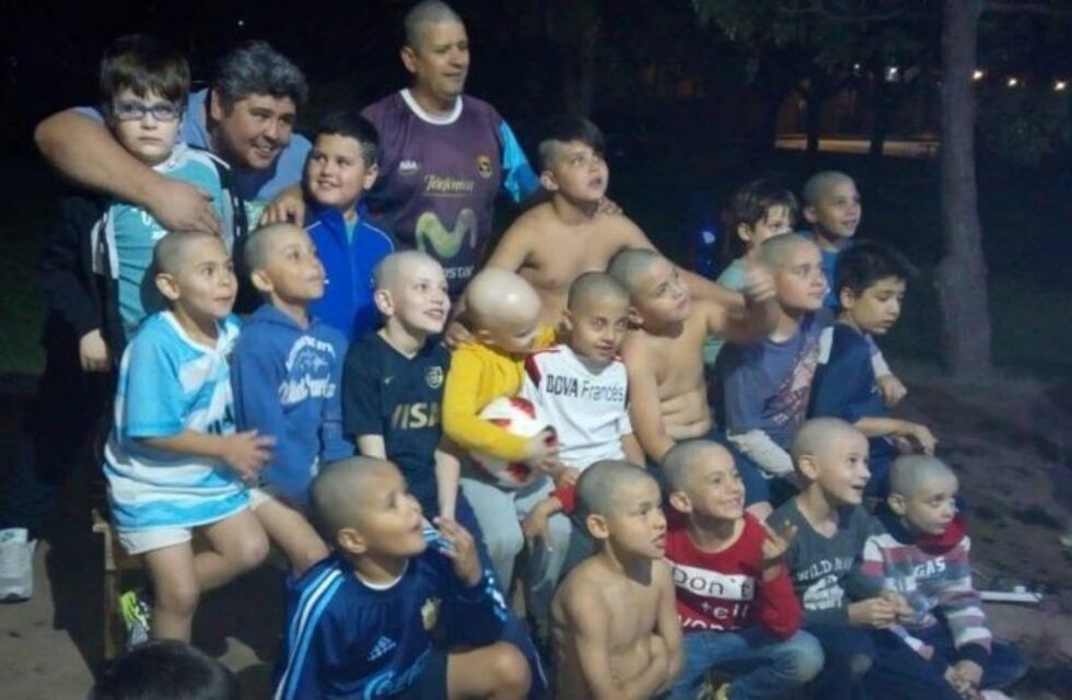 Un equipo de rugby se rapó en solidaridad con un compañerito con cáncer