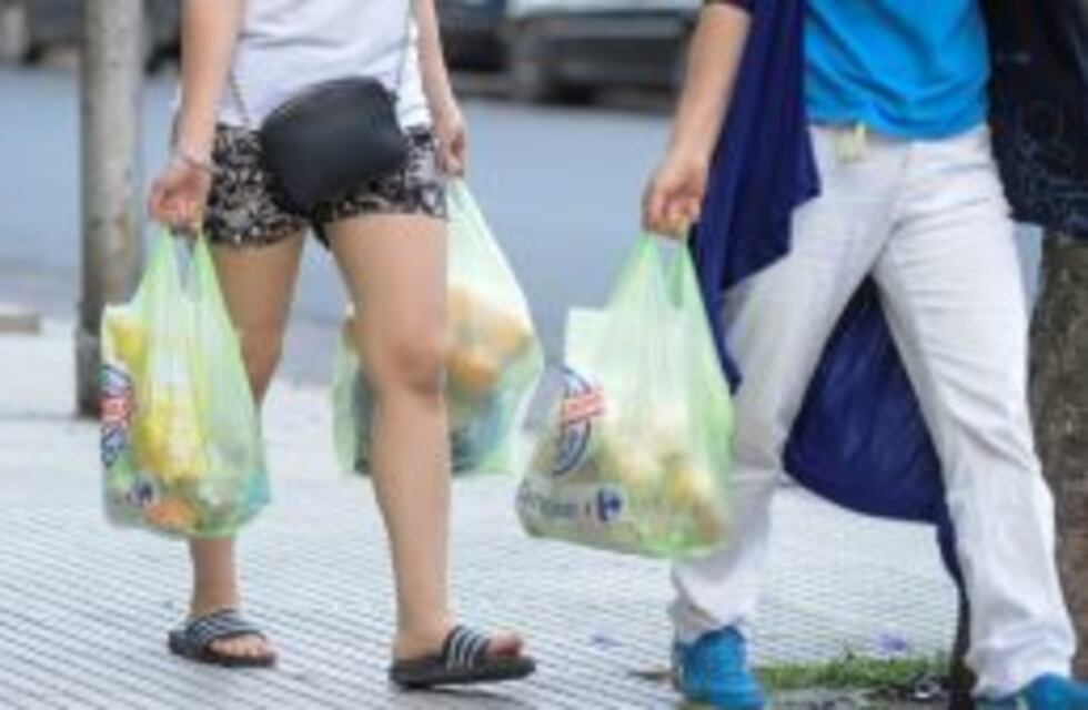 Continúan distribuyendo en distintos puntos de la Ciudad de Buenos Aires las bolsas reutilizables