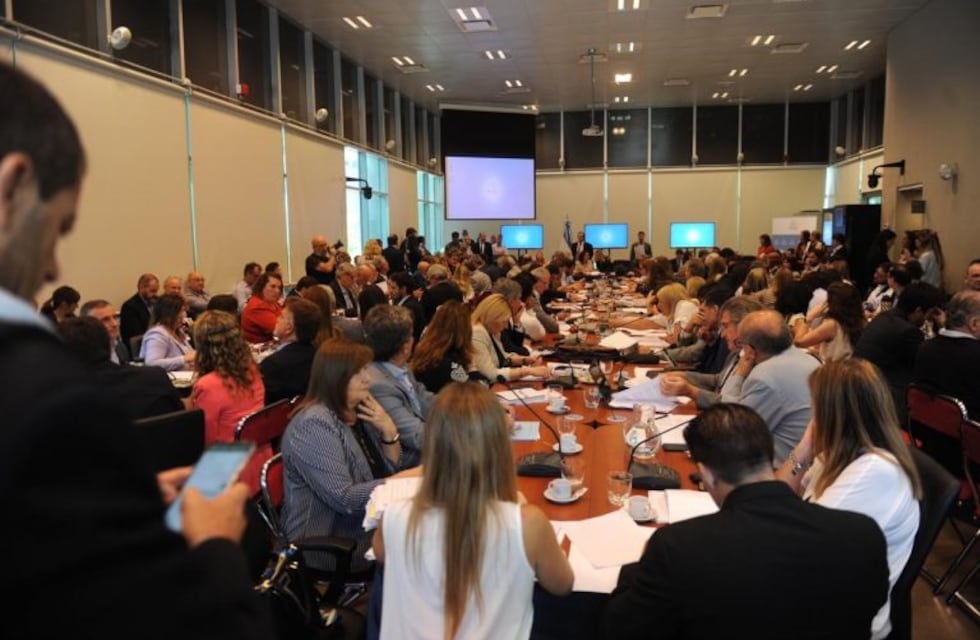 El Gobierno afirma que logra el quórum tras eliminar el artículo que le permitía al Presidente reformar el Estado