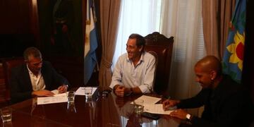 Pintadas en El Bosque: Garro citó a los presidentes de Estudiantes y Gimnasia