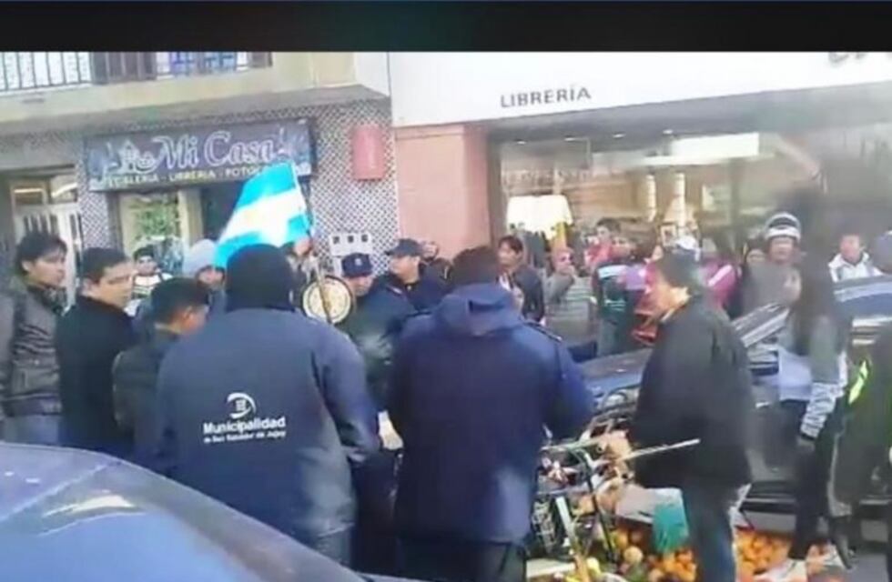 Violento desalojo de vendedor ambulante