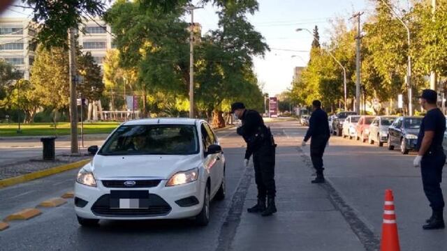 Borracho, sin carnet, sin RTO, ni seguro, así manejaba y fue derecho al calabozo