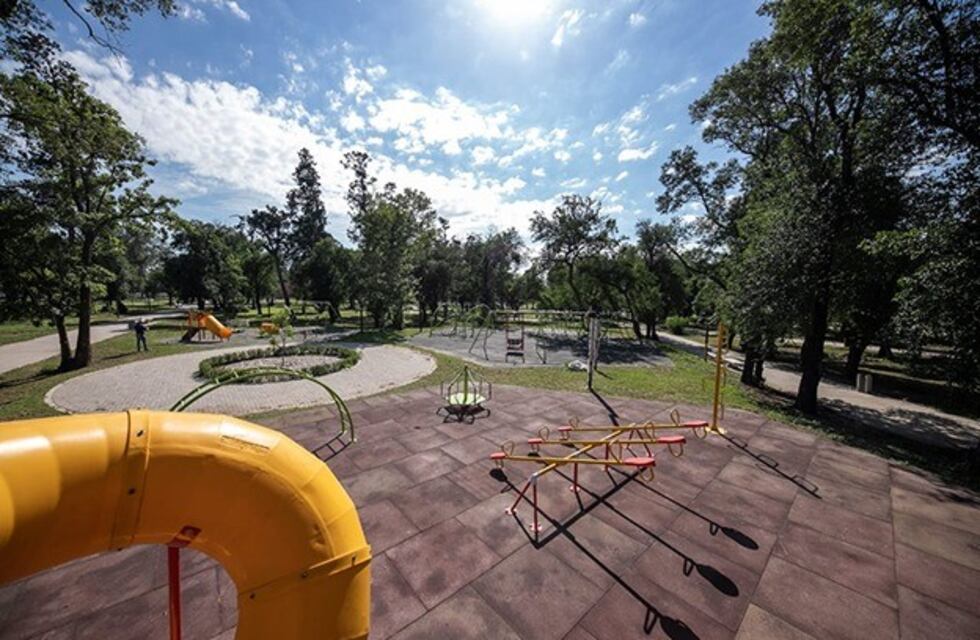 Parque del Chateau: colocaron vallas y no se puede estacionar en las calles adyacentes