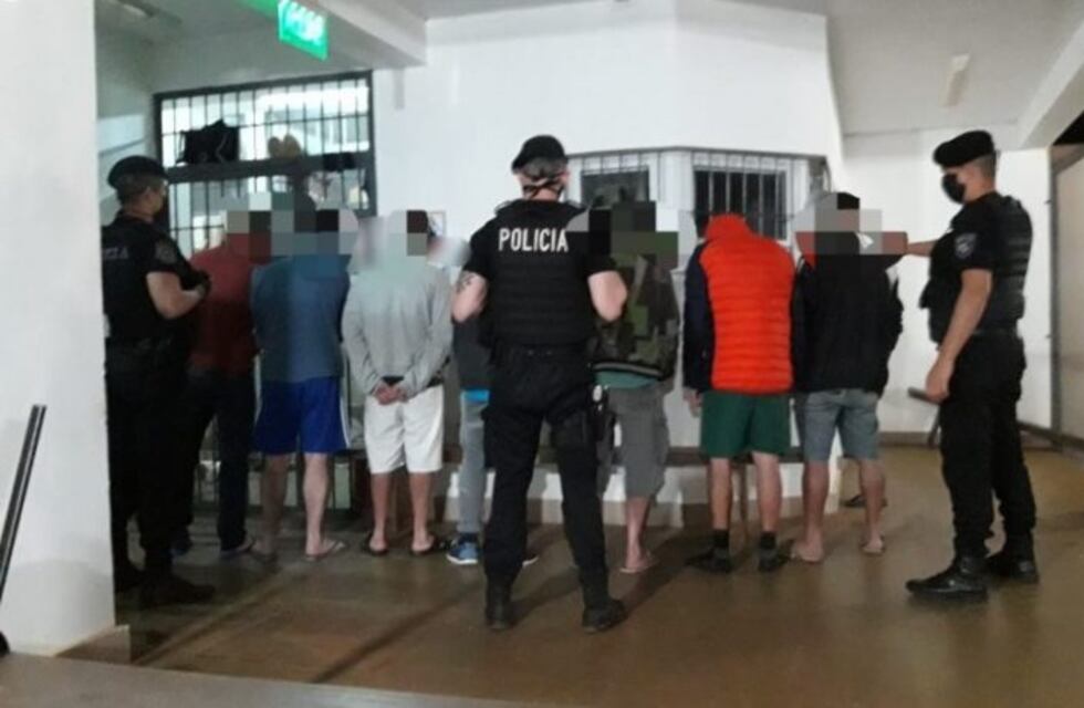 Once demorados y comercios clausurados por incumplir la cuarentena
