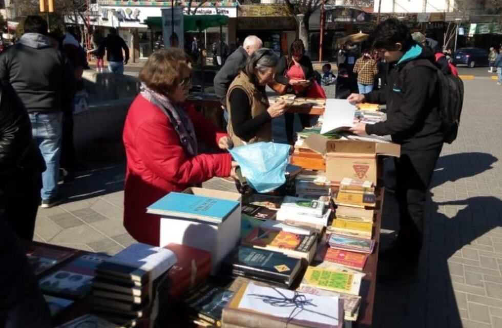 Exitosa Feria de Libros de la Biblioteca José H. Porto en Carlos Paz