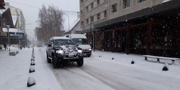 Por la nevada y el aislamiento, piden evitar circular en Bariloche