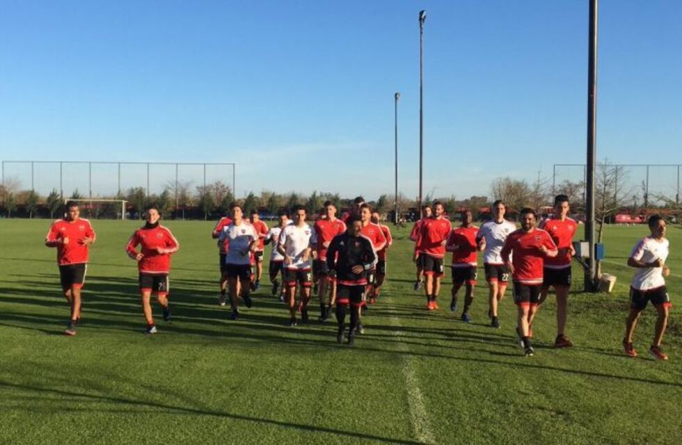 Los directivos de Newell's buscan recaudar casi 800 mil dólares para asegurar el debut en la Superliga