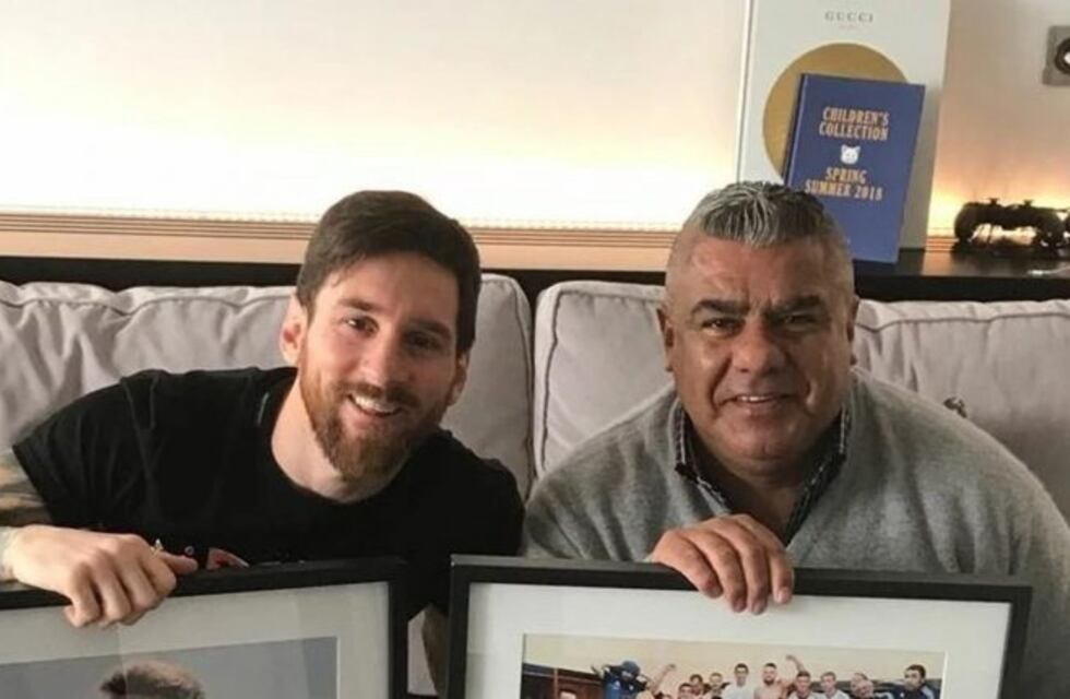 "Chiqui" Tapia se reunió con Messi en Barcelona: charla, mates y regalos