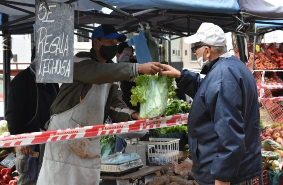 Regalaban lechuga en un Mercado Popular