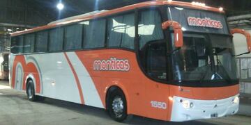 Colectivo interurbano de la empresa Monticas.