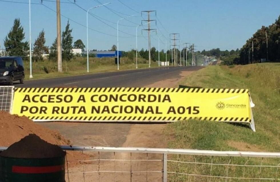 Ingresaron a Concordia levantando el vallado que bloquea el acceso
