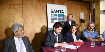 Firmaron convenio para retirar los vehu00edculos de las comisaru00eda.