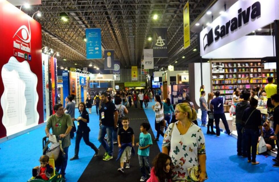 Un intendente de Río de Janeiro pidió prohibir un cómic con un beso gay y fue un éxito en ventas