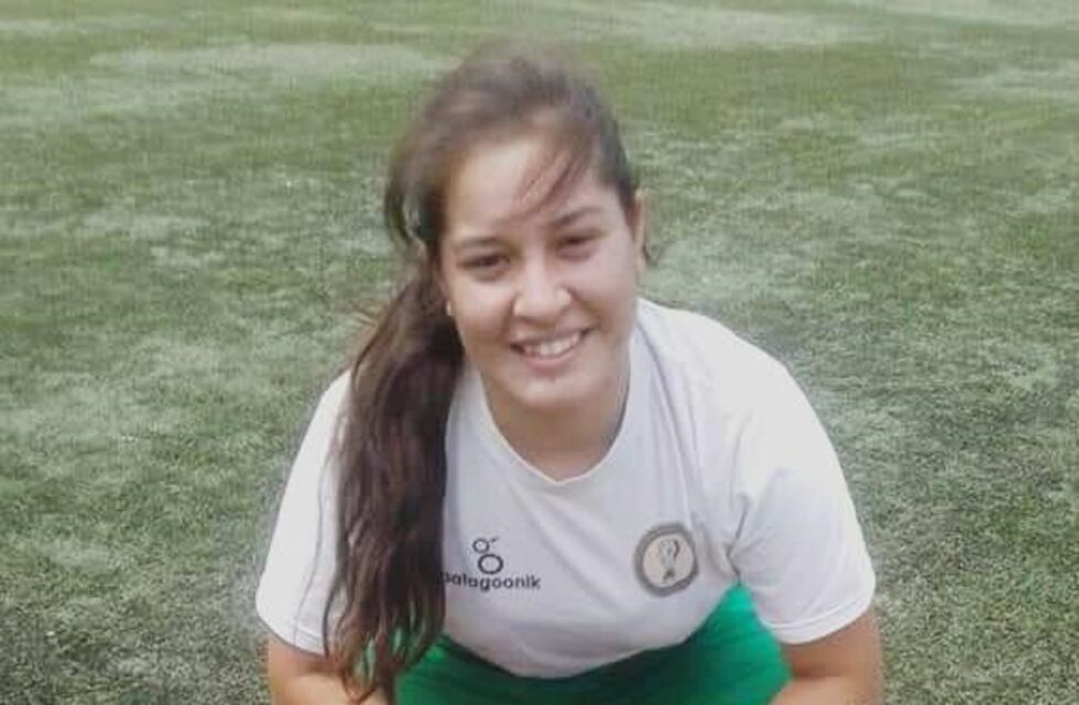 Juega al fútbol femenino, perdió el 80% de la vista y necesita ayuda para una operación
