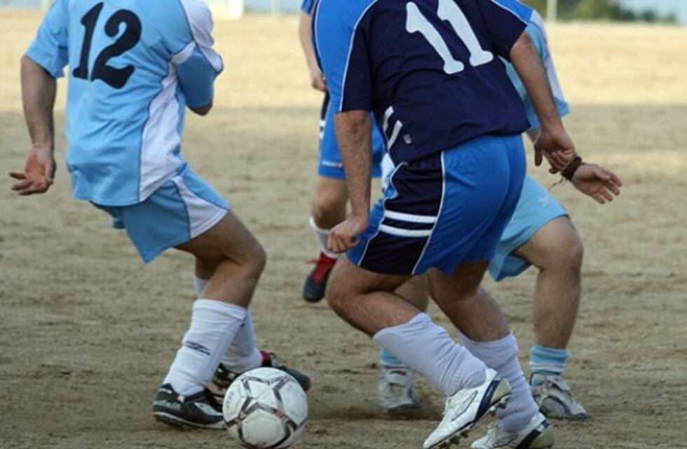 Un joven murió jugando al fútbol con amigos