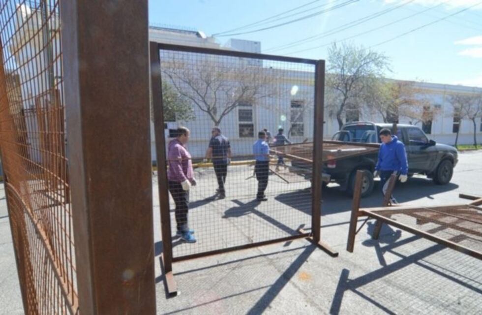 Se trasladan vallas que perjudican a comerciantes