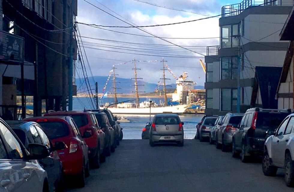 Comienzan a llegar los grandes Veleros del "Velas Latinoamérica 2018"