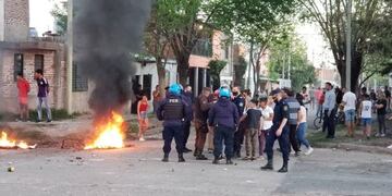 Batalla campal entre vecinos de Gualeguaychú\u002E\nCrédito: ElDía