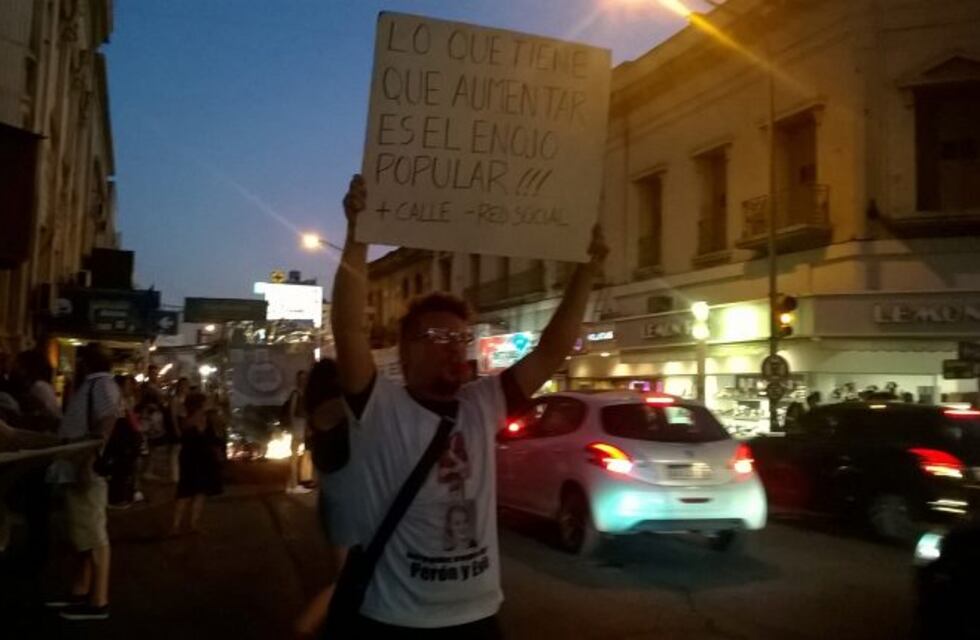 Ruidazo en el centro bahiense en contra de la suba de tarifas