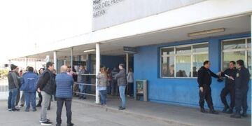 Se registraron disturbios entre la policía y docentes municipales en el Distrito Descentralizado \