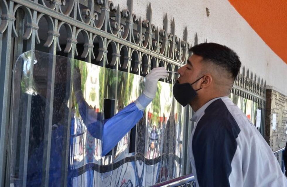 Nuevo récord de contagios y ya son más de 2000 los casos activos