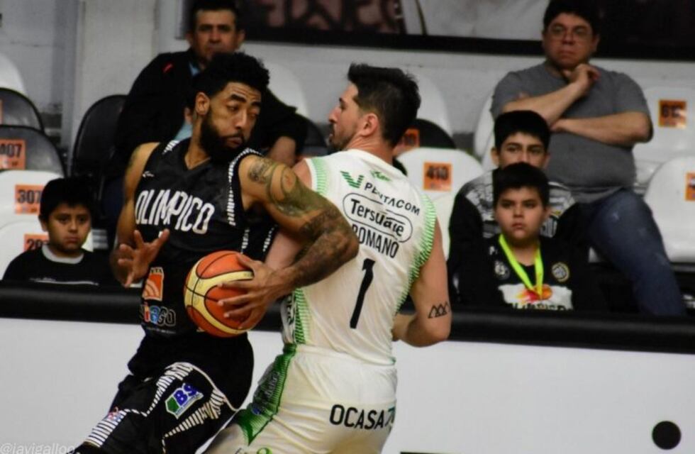 Atenas no pudo en Santiago: perdió con Olímpico por Súper 20