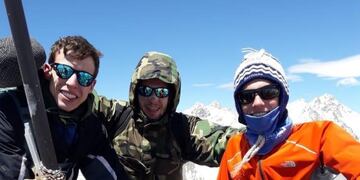 Tres nietos homenajearon a su abuelo\u002E