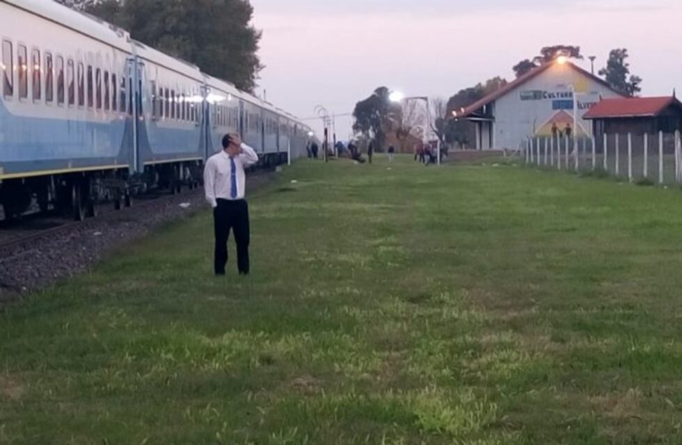 Iban en tren hacia Córdoba y quedaron varados en el campo por un paro ferroviario