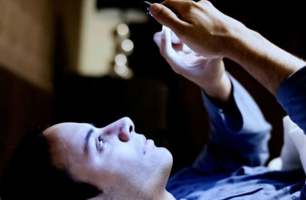 El uso intensivo del celular podría adelantar la presbicia