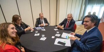 Capitanich solicitó ante el FONPLATA financiamiento para hospitales y escuelas