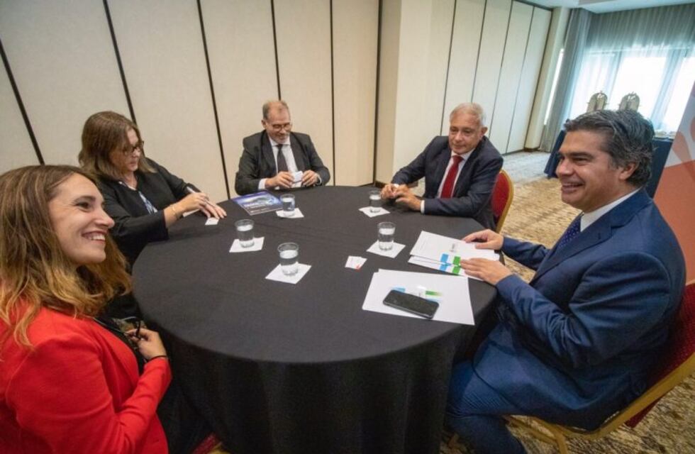 Capitanich solicitó ante el FONPLATA financiamiento para hospitales y escuelas