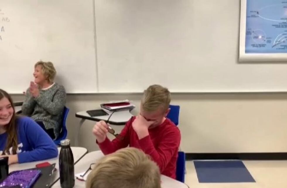 Un chico de 12 años descubrió los colores por primera vez y su reacción emocionó a todos