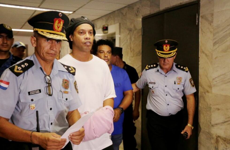 Se filtró la primera foto de Ronaldinho en la cárcel en Paraguay