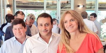 El gobernador Oscar Ahuad junto a la titular de Migraciones, doctora Carignano, y el ministro de Salud, Oscar Alarcón\u002E (Misiones Online)