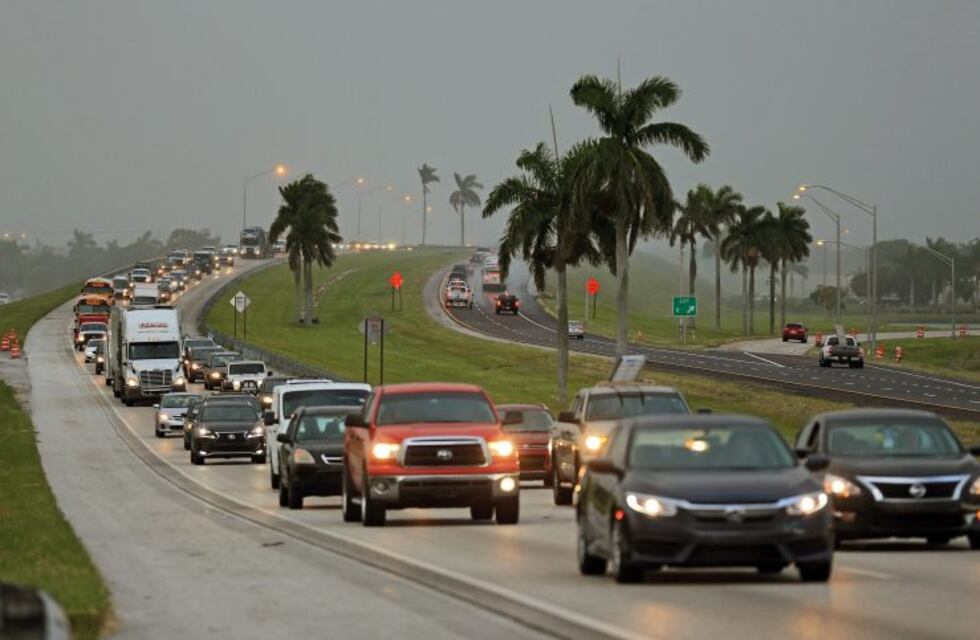 Masivo éxodo en Miami por el huracán Irma