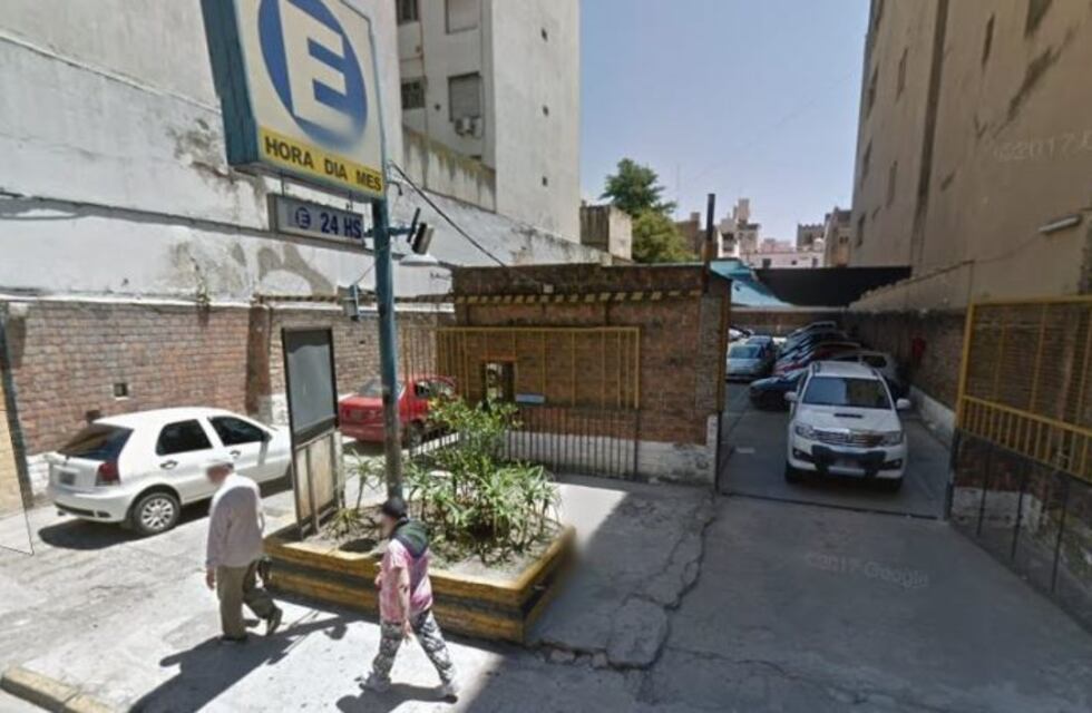 Asaltaron un garaje de San Telmo y huyeron en dos autos