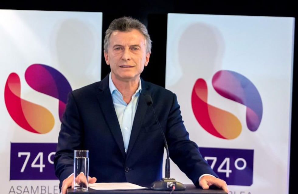 Mauricio Macri firmó el decreto del bono de $5000 para los privados