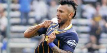 El volante quiere irse ahora pero podru00eda quedarse hasta junio si prospera la oferta del club andaluz.