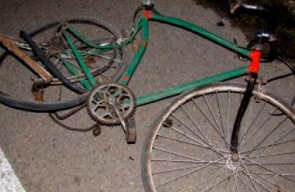 Murió un hombre de 83 años tras ser embestido a bordo de su bicicleta por una moto