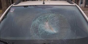 Otro ataque a piedrazos en la Autopista: conductor se salvó de milagro (SL24)