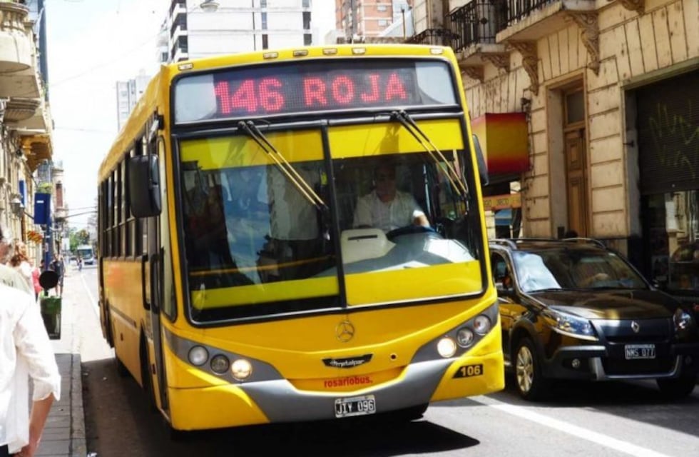 Un ladrón terminó herido cuando quiso escapar por la ventanilla de un colectivo donde acababa de robar